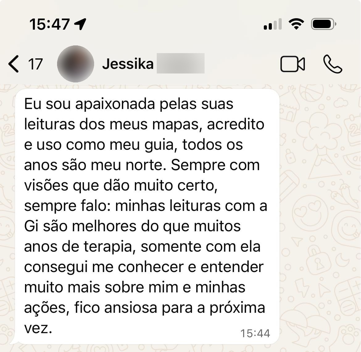 Print de conversa de WhatsApp em que uma cliente diz que as leituras são o seu guia todos os anos e a ajudaram a se conhecer mais.